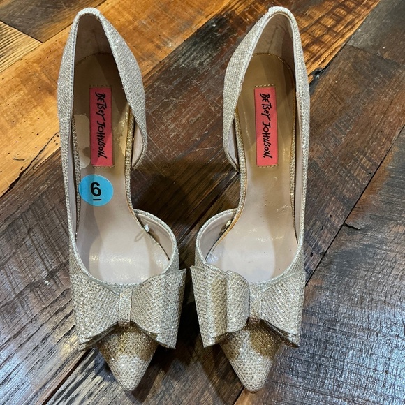 Betsey Johnson Women’s Prince d’Orsay Evening Pumps Gold Size 6 | Glitter Bow - Picture 3 of 12